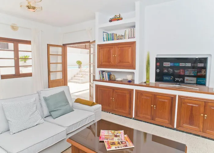 Pilar Βίλα Πουέρτο Ντελ Κάρμεν